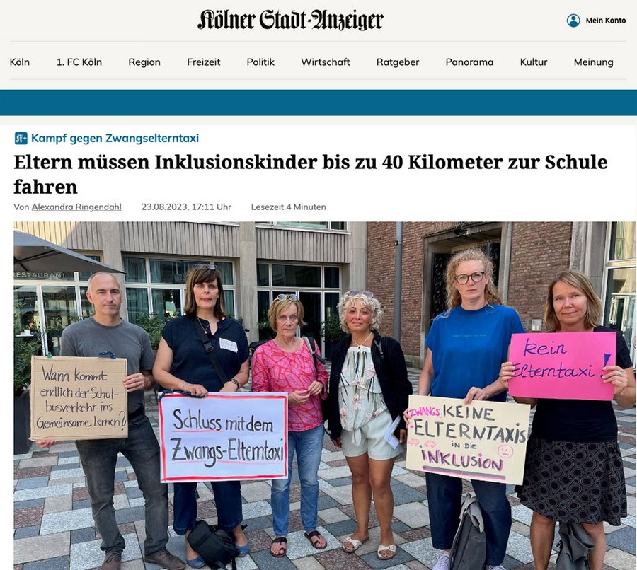 Sechs Personen stehen nebeneinander und halten Schilder in der Hand mit den Aufschriften: Schluss mit dem Zwangs-Eterntaxi! Wann kommt endlich der Schulbusverkehr ins Gemeinsame Lernen.